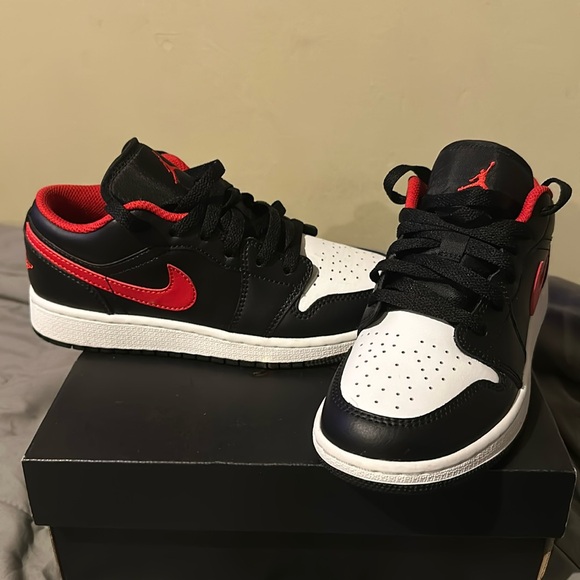 Kids sneakers - Picture 1 of 4
